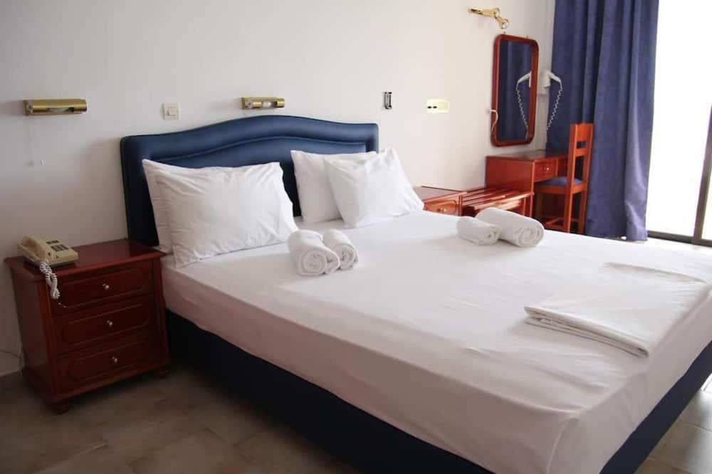 Mediterranean Hotel Kárpathos Eksteriør bilde